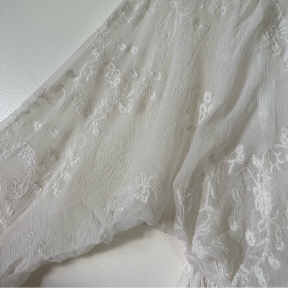 💕 Host Pick 💕 Free People White MiniBeach Dress with Floral Embroidery - Picture 8 of 8